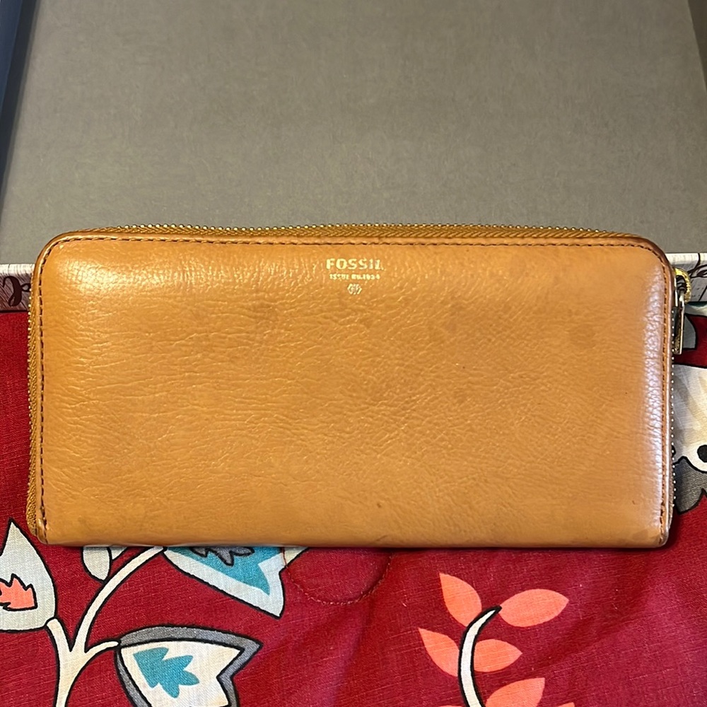 RFID fossil wallet.
